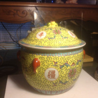 VINTAGE HAND PAINTED CHINESE JAR W/ STAND