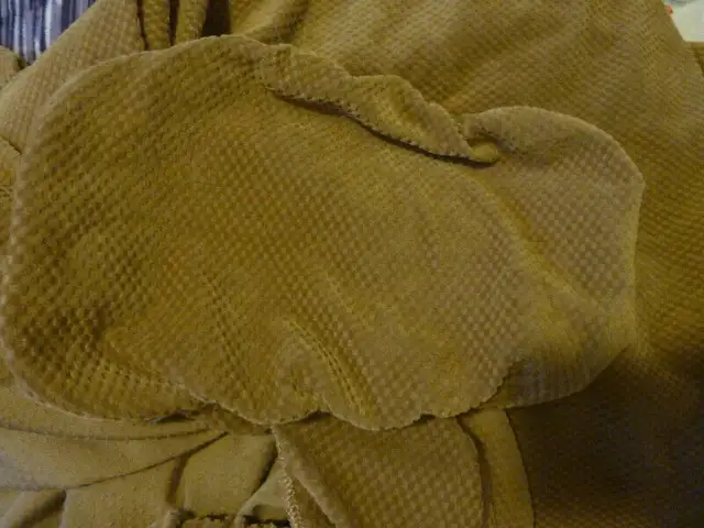 Stretch Pique Box Cushion Wing Recliner Chair Slipcover in Chairs & Recliners in Kingston - Image 2