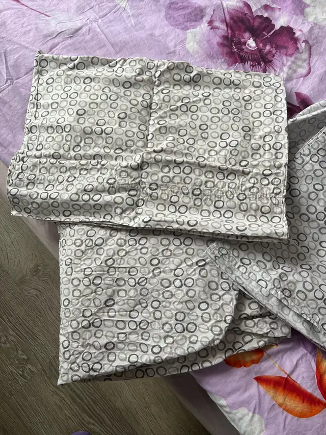 100% cotton Queen bed sheets set in great condition  in Bedding in City of Toronto - Image 2