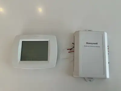 Thermostat Honeywell VisionPRO® IAQ YTH9421C1002, View more