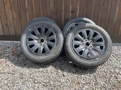 205/50R17 Nokia Nordman Et jantes Subaru. Utilisés 2 hivers, 14,000km 514-404-7414 Richmond