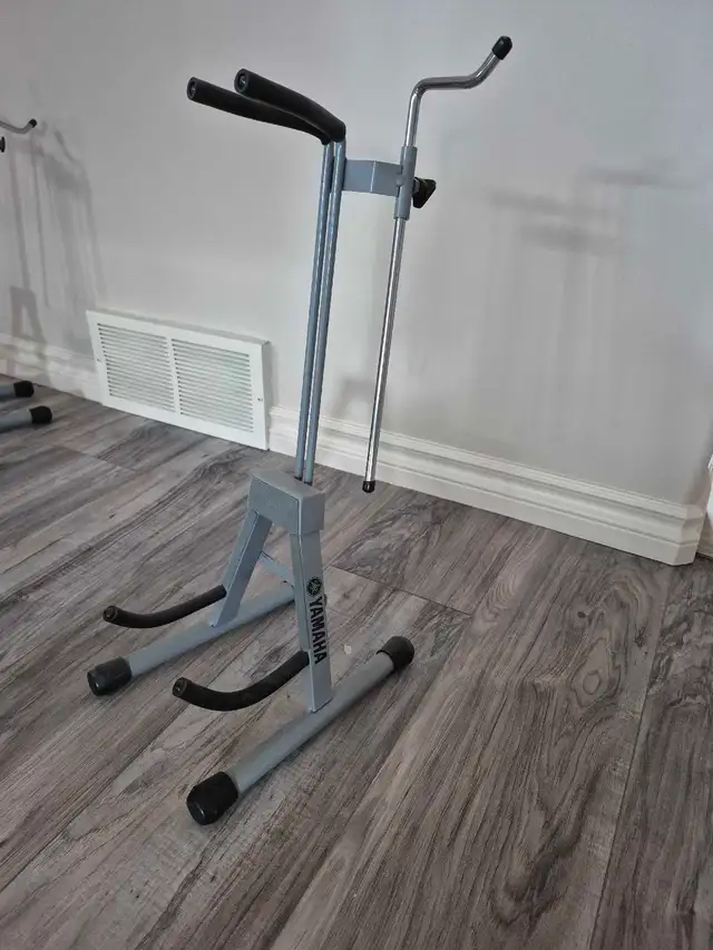 Yamaha Guitar Stand in Guitars in Edmonton - Image 2