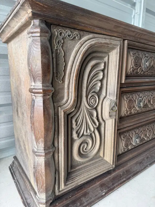 Free Delivery! Solid Wood Carved Credenza Buffet in Hutches & Display Cabinets in Oshawa / Durham Region - Image 11