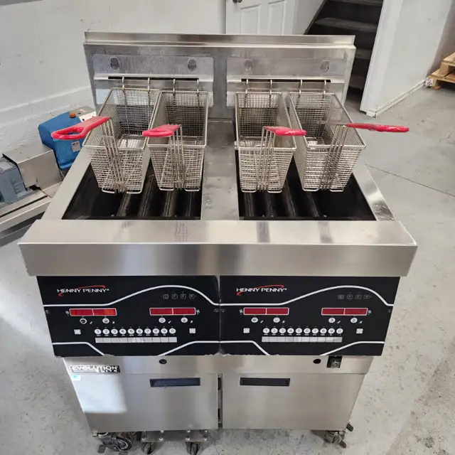 Friteuse Henny Penny Evolution Elite Double Fryer  Model EEG-242 in Industrial Kitchen Supplies in West Island - Image 11