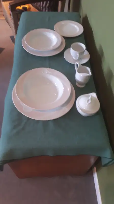 Vaisselle Mikasa + Service de table 52 pièces in Kitchen & Dining Wares in Trois-Rivières - Image 2