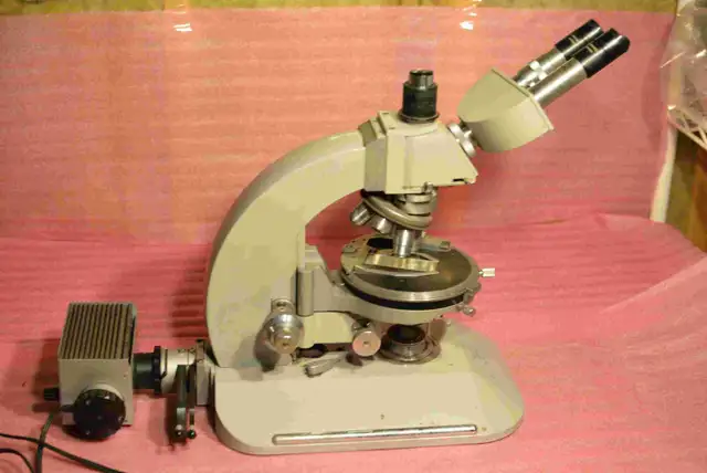 Reichert Zetopan Microscope and Accessories in Other in Barrie - Image 2