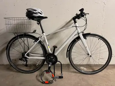 Hybrid Louis Garneau Urbania Aluminum 27speed M/L 5.5-5.10’ Very clean, light commuter bike Like New...