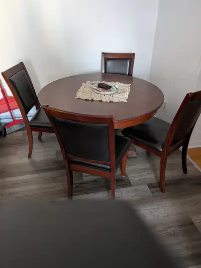 Table de cuisine et 4 chaises, View more