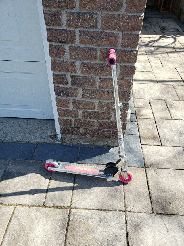 Pink razor scooter in Other in Oshawa / Durham Region