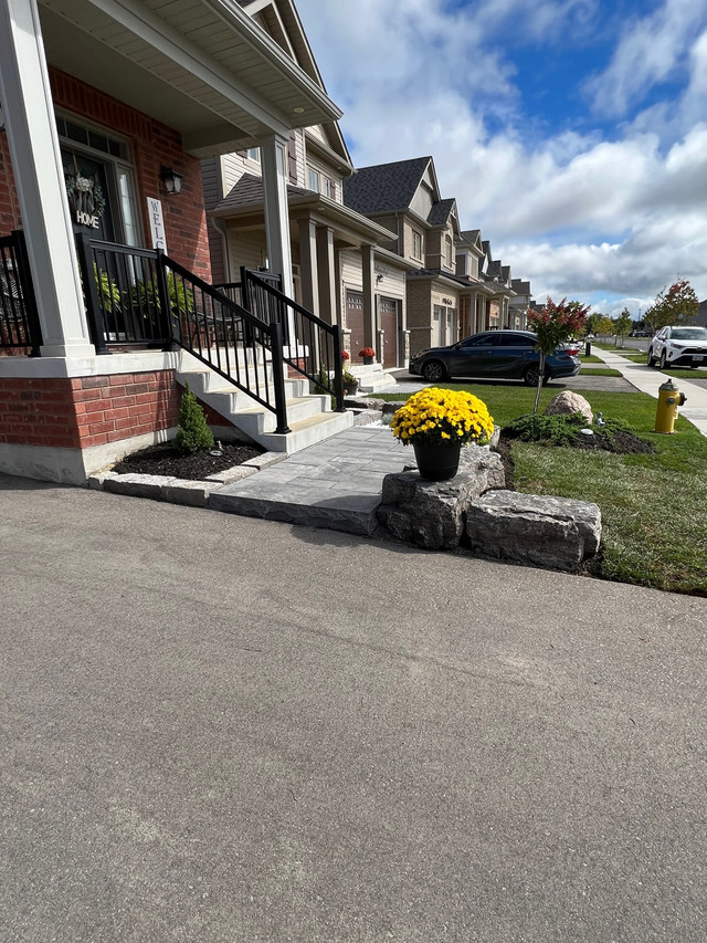 C&B Landscaping - Commercial & Residential Property Maintenance in Lawn, Tree Maintenance & Eavestrough in Guelph - Image 3