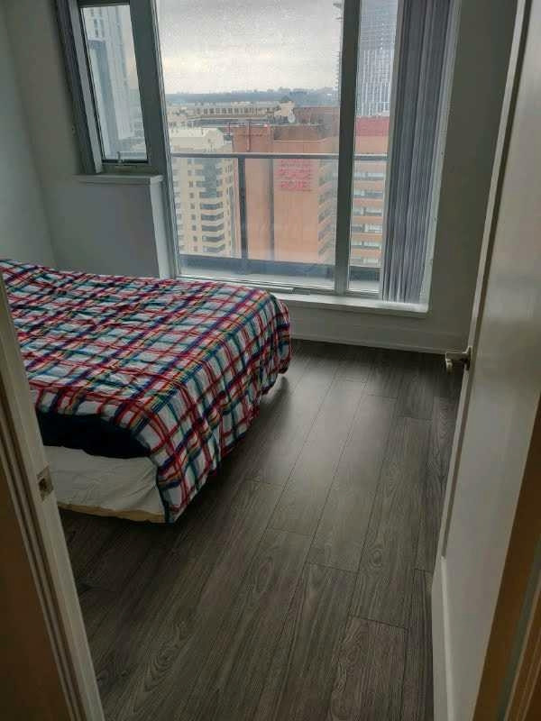 Double room for rent downtown Toronto in Room Rentals & Roommates in City of Toronto - Image 3