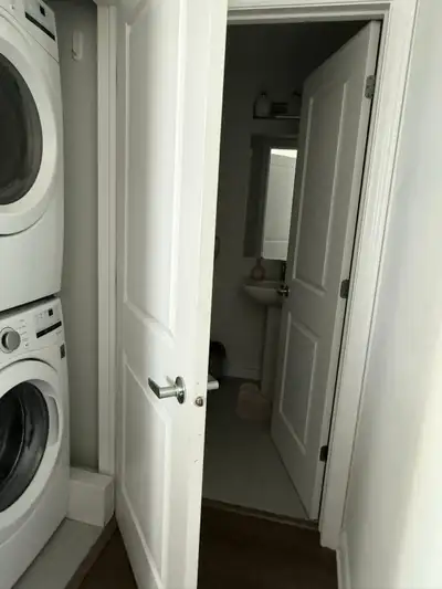Large Room for rent, with your own Ensuite private full bathroom. ORLEANS, OTTAWA (Townhouse + FREE...