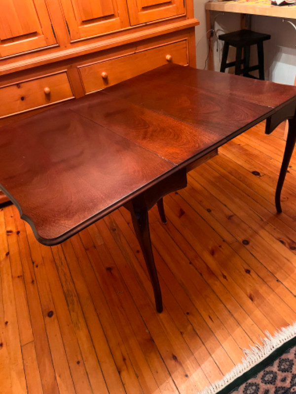 ANTIQUE WOOD TABLE in Dining Tables & Sets in Ottawa - Image 2