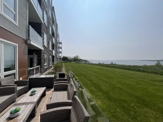 Great Stratford Location ! Mature tenant building - Shorefront in Long Term Rentals in Charlottetown - Image 5