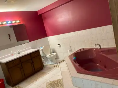 Room for rent at West End Area, near Costco, Zehrs, Linamar, Univ of Guelph, Conestoga