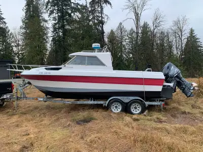 Campion 215 Victoria sedan. -2015 Suzuki 200hp 4-stroke with around 600hr & stainless prop -2 hydrol...