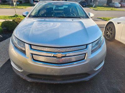 2012 Chevy volt plug in hybrid low kms!!