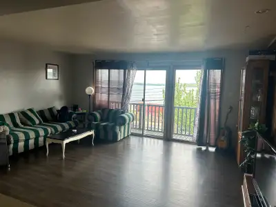 Beautiful 3-4 Bedroom Townhouse overlooking the water in Halifax