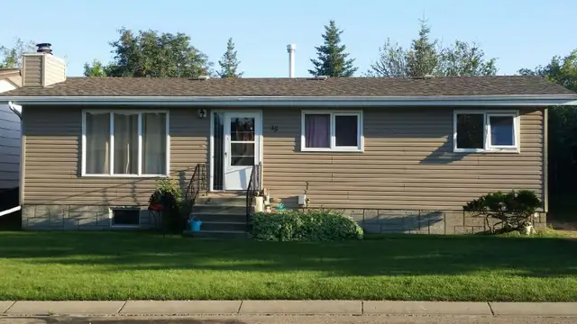 Nice 3 Bedroom Main Floor Suite Rental in Lacombe avail. Apr 1