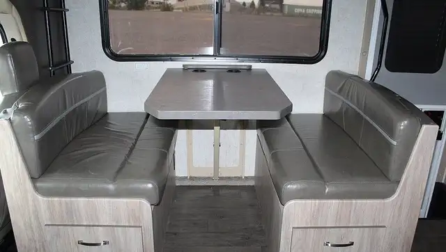 SUNSEEKER 3170DS DE FOREST RIVER (2018) - CLASSE C in RVs & Motorhomes in Shawinigan - Image 9