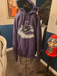 Vancouver Canucks hoodie large 