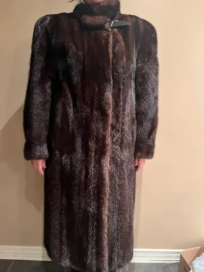 MANTEAU DE FOURRURE /MINK COAT, View more