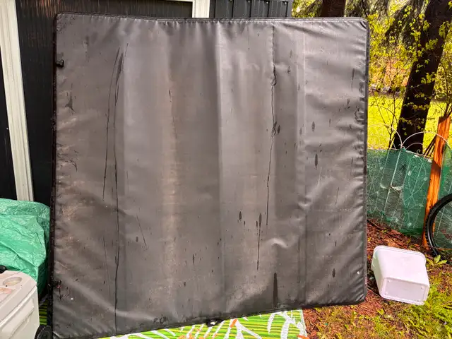 Enhuze Tonneau Cover 5’6” box in Cargo & Utility Trailers in Hamilton - Image 2