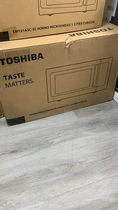 Microwave Toshiba 2.2 cu ft Large Countertop, View more
