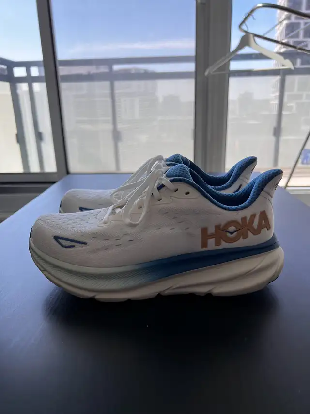 Hoka One One Clifton 9 Frost Gold US Men’s Size 7 Wide