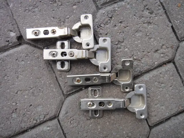 Cabinet Hinge (2$ per hinge)