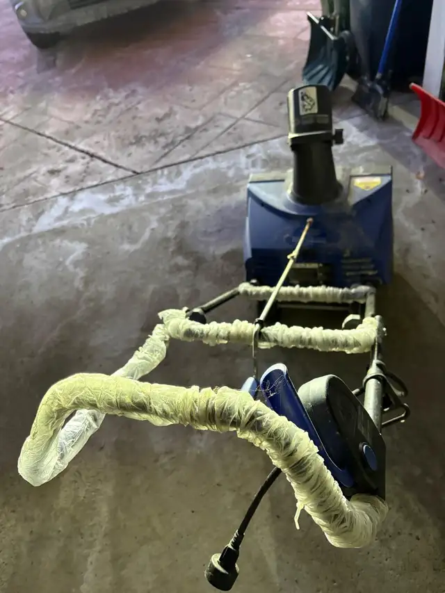 electric snowblower in Snowblowers in Mississauga / Peel Region - Image 4