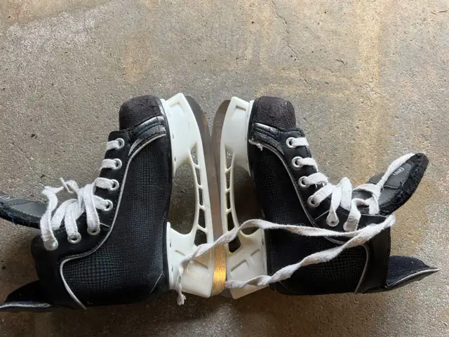 Youth skate size 13 in Skates & Blades in Kitchener / Waterloo - Image 2