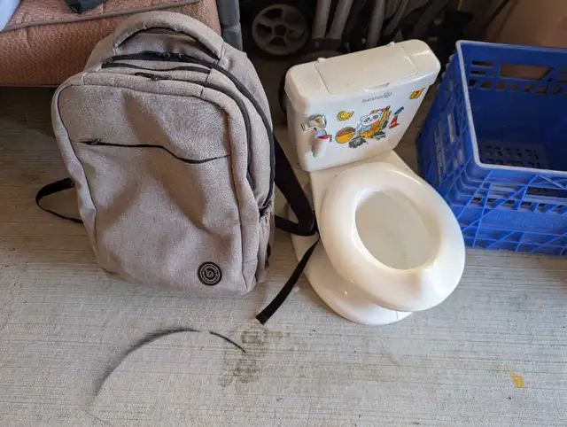 Diaper bag, potty, playpen, portable highchair in Multi-item in Ottawa - Image 2
