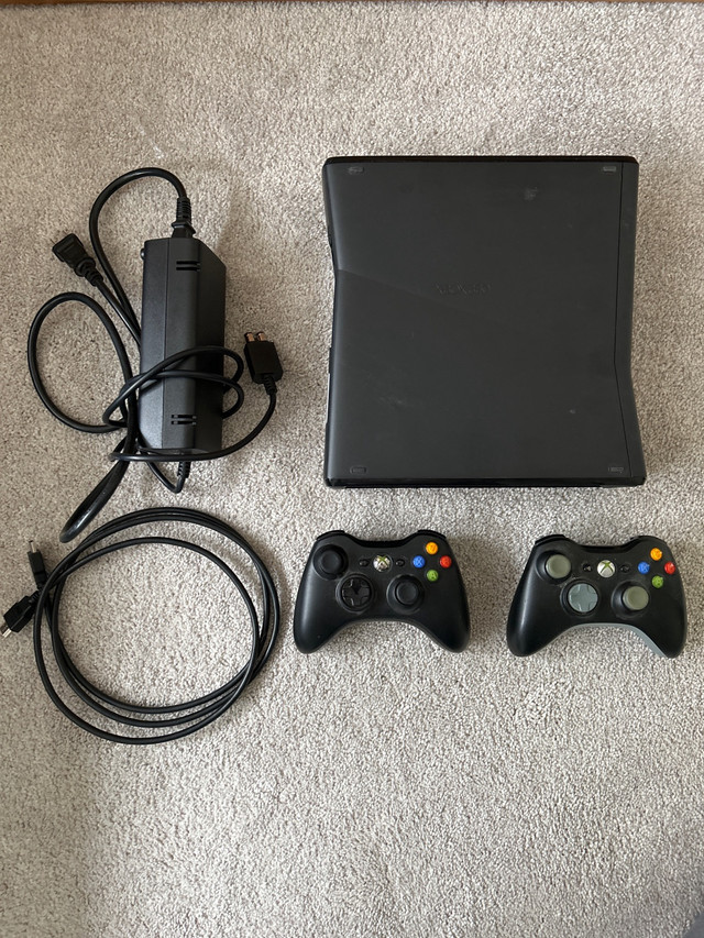 Xbox 360 console - 2 controllers and 7 games in XBOX 360 in Calgary