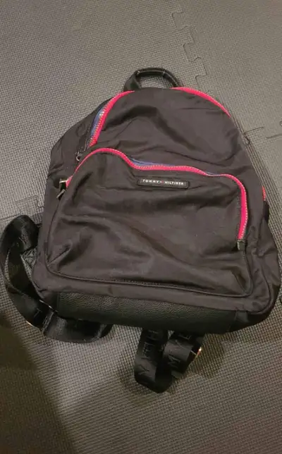 Petit sac à dos imperméable de marque Tommy Hilfiger, View more