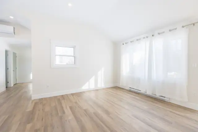 3 Bedroom House for Rent in Long Term Rentals in Bedford - Image 6