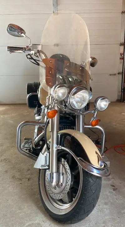 1996 YAMAHA ROYAL STAR INAUGURAL EDITION 28 YEARS OLD. VINTAGE. MUST SELL ONLY DRIVEN 2800 KMS PER Y...