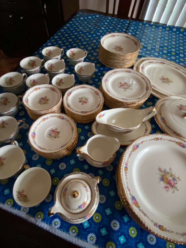 Set de vaisselle antique | Vaisselle et articles de cuisine | Laval/Rive  Nord | Kijiji
