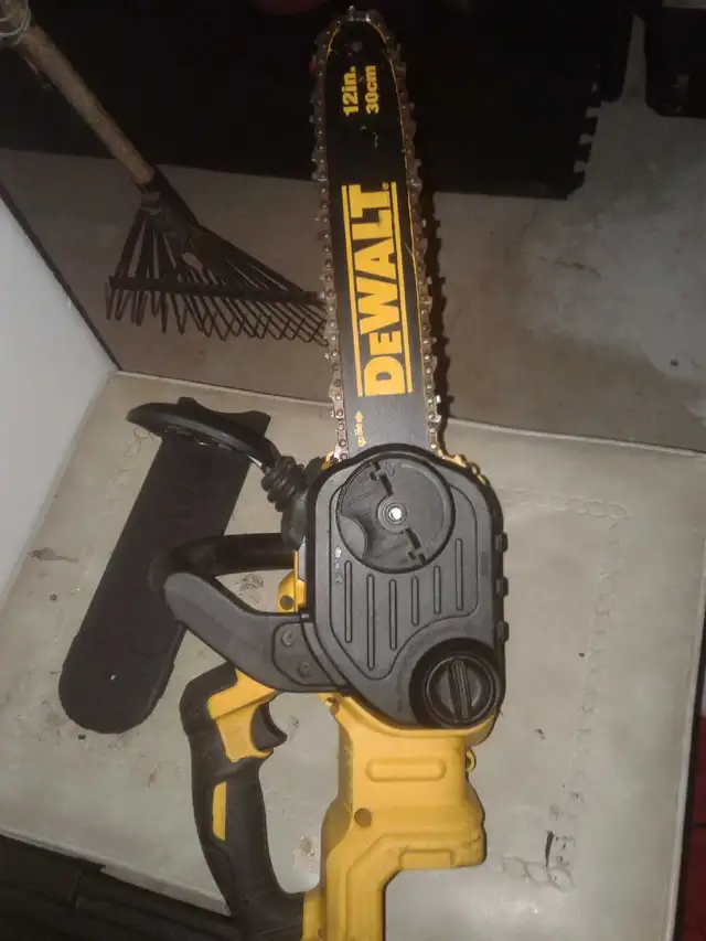 DeWalt Chainsaw (missing battery) in Power Tools in London - Image 3