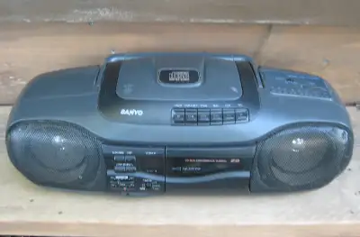 Vintage 90's boombox Radio, CD, Cassette tape All working Cord or cordless $50