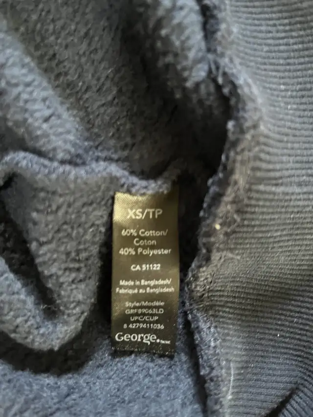 George women’s extra small holiday llama sweatshirt, navy in Women's - Tops & Outerwear in Oshawa / Durham Region - Image 9