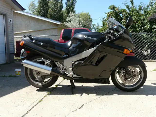 1990 Kawasaki ZX-11 Ninja in Sport Bikes in Edmonton - Image 3