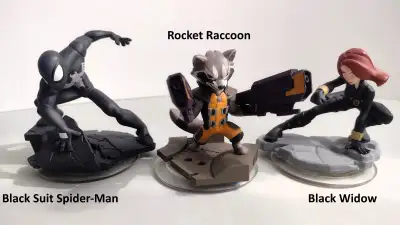 Black Suit Spider-Man VENDU Rocket Raccoon ($15) Black Widow ($10) Ironman ($10) Thor ($10) Hulk ($6...