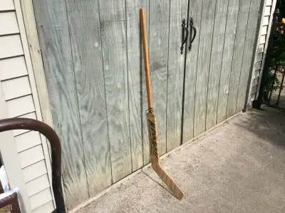1973 MIKE PALMATEER goalie stick !, View more