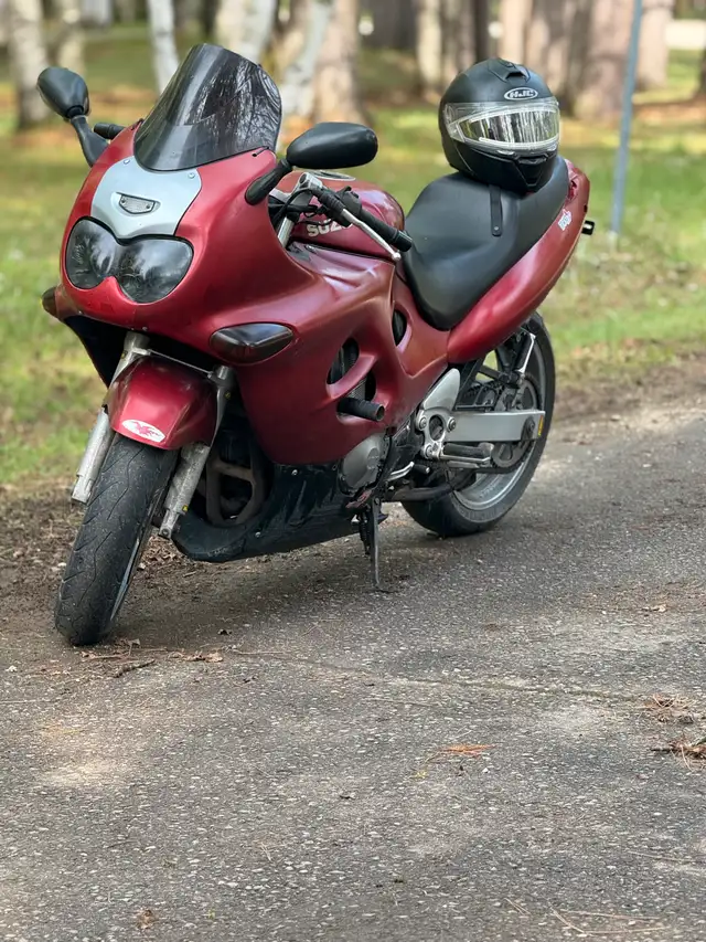Suzuki katana 750 in Sport Touring in Laurentides - Image 3