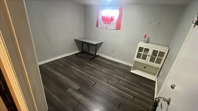 MOVE IN NOW, STEP TO MOHAWK,ROOM IS AVAILBLE