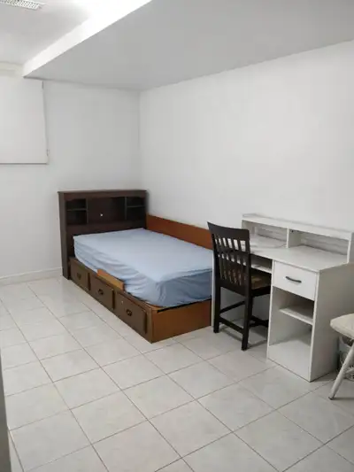 Located in the heart of downtown seconds away from universities /colleges, entertainment, restaurant...