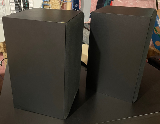 Vintage Infinity SM 82 speakers (Fully functional) in Speakers in Markham / York Region - Image 3