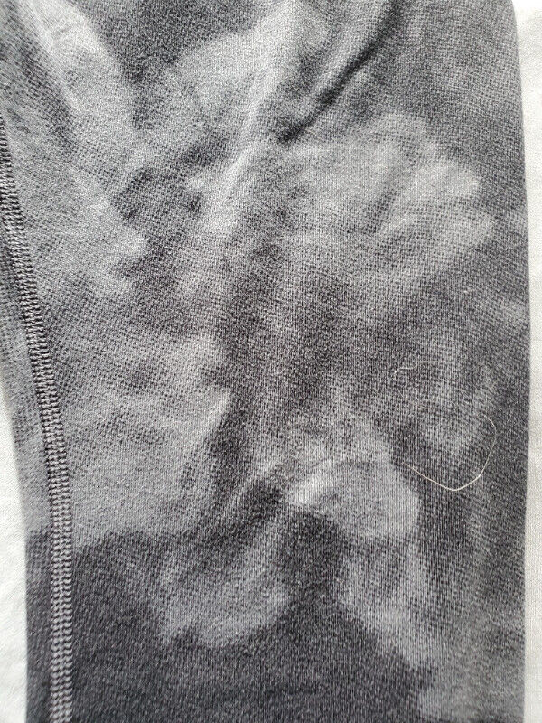 Black and grey Lululemon leggings in Women's - Bottoms in Calgary - Image 2