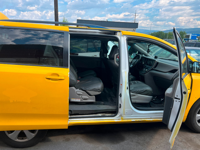 Wheelchair Toyota Sienna Van 7 seater in Cars & Trucks in Kelowna - Image 2
